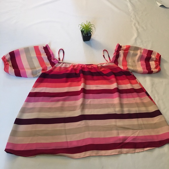 New York & Company Cold Shoulder Top - Picture 6 of 12